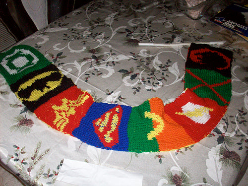 Free: Justice League Scarf (2010)